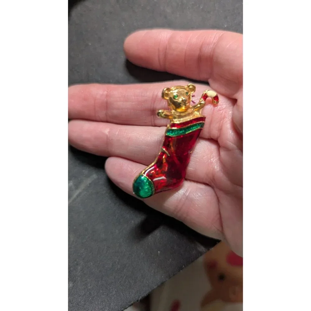Vintage Christmas Bear In Stocking‎ Red & Green Enamel Gold-Tone Brooch Pin